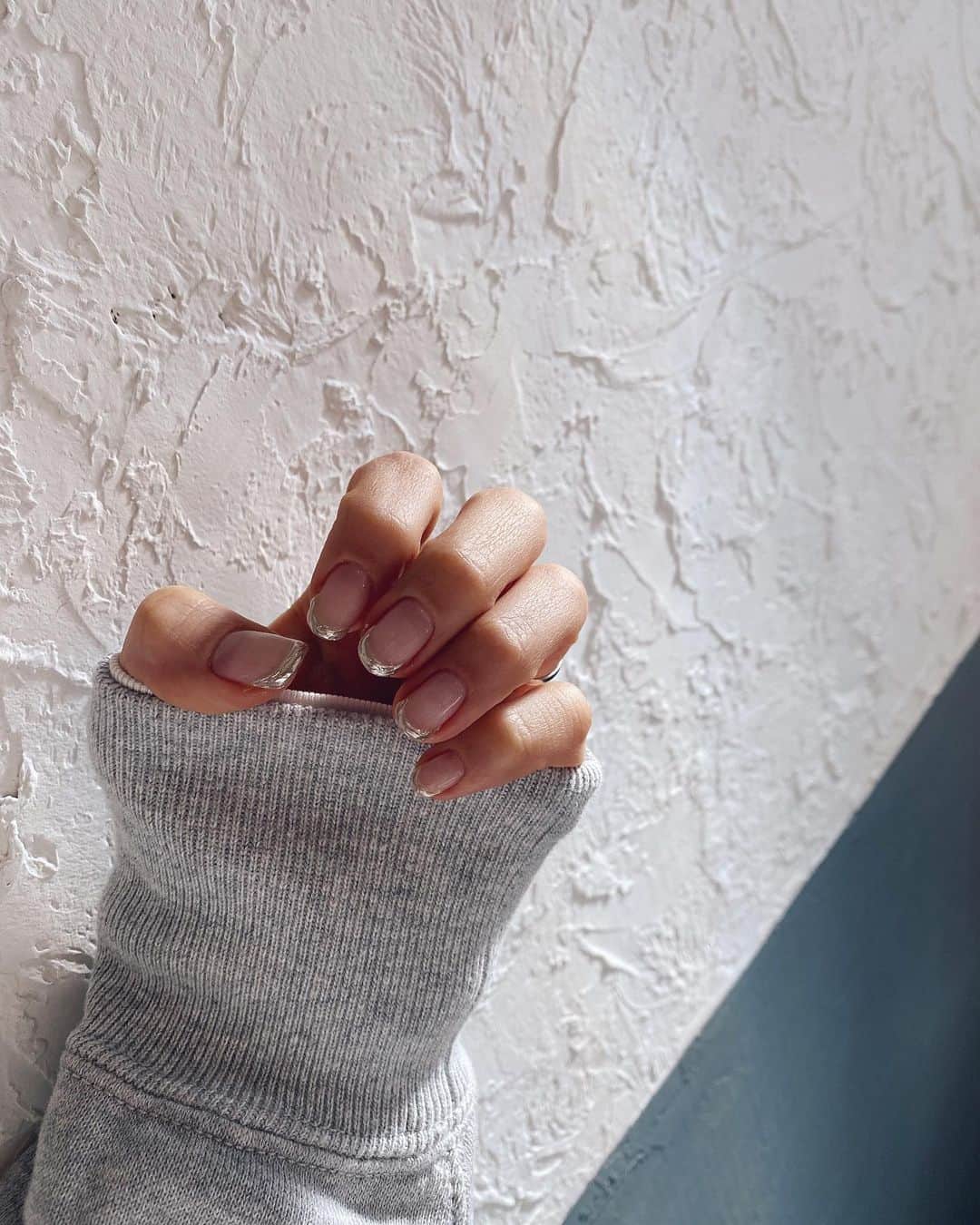 rats1316のインスタグラム：「・ new💅　@nail.ht  ・ 先端にシルバーのミラーでうねうね☺️ いつもありがとうございます😊 ・ ・ ・ #nail#ネイル#ジェルネイル#ニュアンスネイル#札幌ママ#北海道ママ」