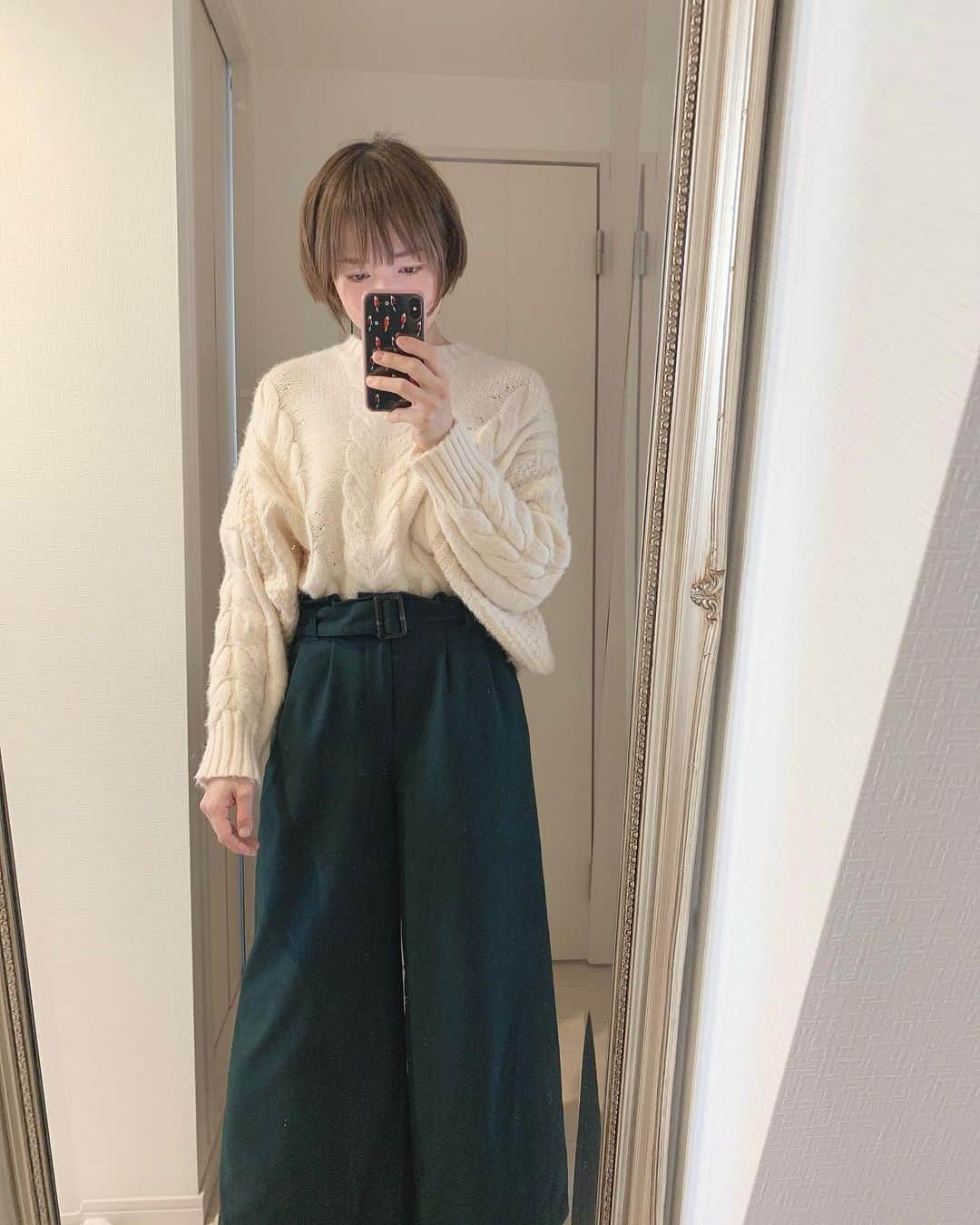 鈴木莉紗さんのインスタグラム写真 - (鈴木莉紗Instagram)「エアークローゼットのお洋服が届きました🧶 @aircloset_official  プロにスタイリングしてもらうと、自分に何が似合うかわかるので良いですね☺️ 紹介コード m5bYh を使うと初月会費3500円オフなので、よろしければお試しください💓 #aircloset #エアークローゼット #エアクロ #パーソナルスタイリング  #大人カジュアル #prじゃないよ」1月21日 10時03分 - suzuki__lisa