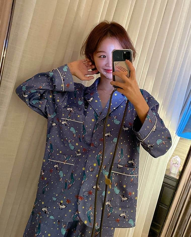 imvelyジャパンのインスタグラム：「🆕本日の新作5%OFF🆕 カップルでお揃いで着ても可愛い ピーターパンパジャマセット💖 可愛いパジャマで素敵な夢の世界へ～🧚✨  大変人気商品のためお買い求めはお早めに🏃‍♀️🏃‍♀️  詳細はサイトでチェックしてください💡  #イムブリー#IMVELY#ワンピース#大人カジュアル#大人可愛い#ootd#デイリー #カジュアルコーデ」
