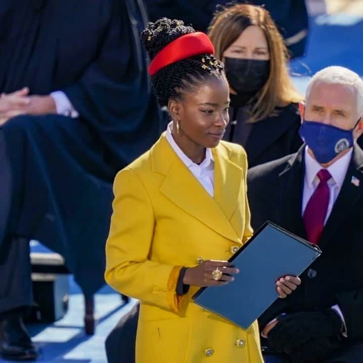 のインスタグラム：「This leader & her notebook. 💛 Youngest Poet Laureate @amandascgorman 👏🏼 Moved us all today. 🇺🇸 #AmandaGorman」