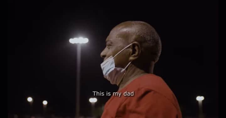 のインスタグラム：「No se si aprendí a jugar béisbol con mi papá (🤔) pero de mi familia aprendí el amor para ayudar a los niños. Miren aquí un poquito más de mi vida con mi familia y con mi fundación. Vea el episodio entero en YouTube- haga click en mi BIO arriba ⬆️ •••••••••••••• Not sure if my dad taught me baseball (🤔) but I learned the love of helping children through my family. Get to know a little bit more about my family and my Foundation. See the next full episode on @watch_momentum by clicking the link on my BIO ⬆️ #lavidapuig #givingback #kids #helpingothers #dad #mom」