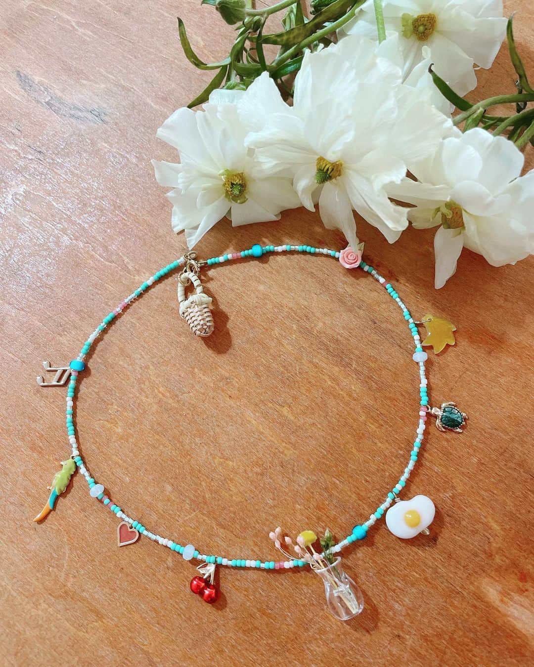 のインスタグラム：「@enasoluna_official  #fukunecklace 福ネックレスがまた可愛すぎて たまらない😭💗 3月ごろ発売予定✨ エンドパーツの籠の中に沢山の福を❣️ #enasoluna  #お守り #luckycharm」