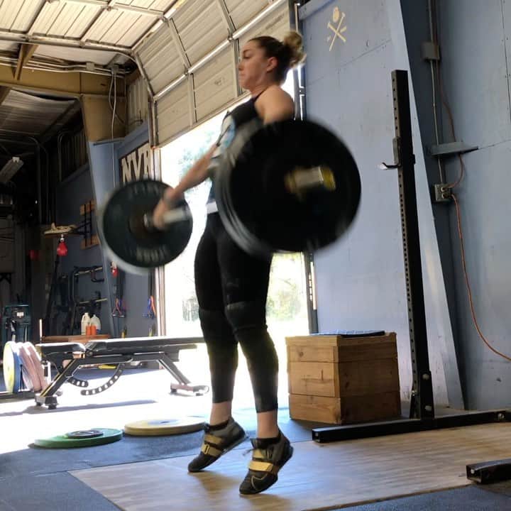マッティ・ロジャーズのインスタグラム：「2 very important things: 1) my movement has been making me so happy lately. Even though I’ve been lifting internationally since 2014, I didn’t FEEL like a “professional” movement wise until very recently. And even then it’s only SOMETIMES. Far from perfect, BUT steps closer every day.   2) added a gym build update video to the YouTubes. I know I’ve been slacking there IM SORRY, but covered some DEETS about what’s going on with it. Going to do a fuuullllll start to finish build video with as much detail as I can give you guys once it’s done, mostly because if someone else made that.... I would watch the shit out of it. Like hgtv but worse & gym build related」