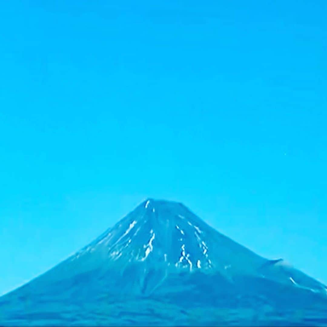 松尾貴史さんのインスタグラム写真 - (松尾貴史Instagram)「本日の富士さま、 本日の伊吹やん。  #富士山 #伊吹山」1月21日 10時55分 - kitsch.matsuo