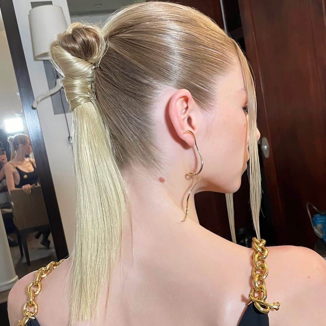 Lacy Redwayのインスタグラム：「Back up on my 🙃  ✨✨ Hunter Schafer ✨✨  Hair details  Full glam is still loading   #HairbyLacyRedway #hunterschafer」