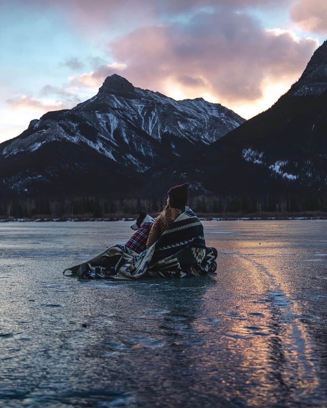 FOLKのインスタグラム：「Complimentary favorites today: 1.) @daniellejeagleson 2.) @chrishenry 3.) @sjoerdbracke 4.) @trekkingwithb 5.) @_andre.diaz 6.) @bymattandabbie」