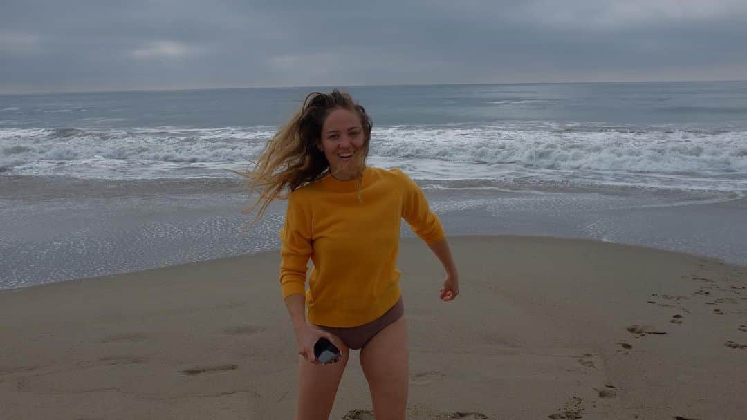 エリカ・クリステンセンのインスタグラム：「Happy New Year! Feeling it again. Feeling hope renewed. Today was a good day. (The photos are not from this day...hah. Last week!) p.s. Now I just have to keep doing grands jetés!」