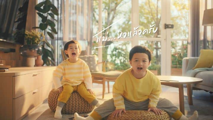 Araya Alberta Hargateのインスタグラム：「มาเข้าครัวทำอาหารกับแม่กัน เมนูโปรดพี่สายพี่พา จะข้าวผัด จะไข่เจียว แม่เอาอยู่ทุกเมนูเพราะแม่ใช้ซอสแม็กกี้  แม่ว่าดี! เป็นซอสที่ควรมีติดบ้านเอาไว้เลย ฝีมือแม่ชม อร่อยจนใครๆก็ต้องชม  #อร่อยต้องชม #แม่เลือกแม็กกี้」