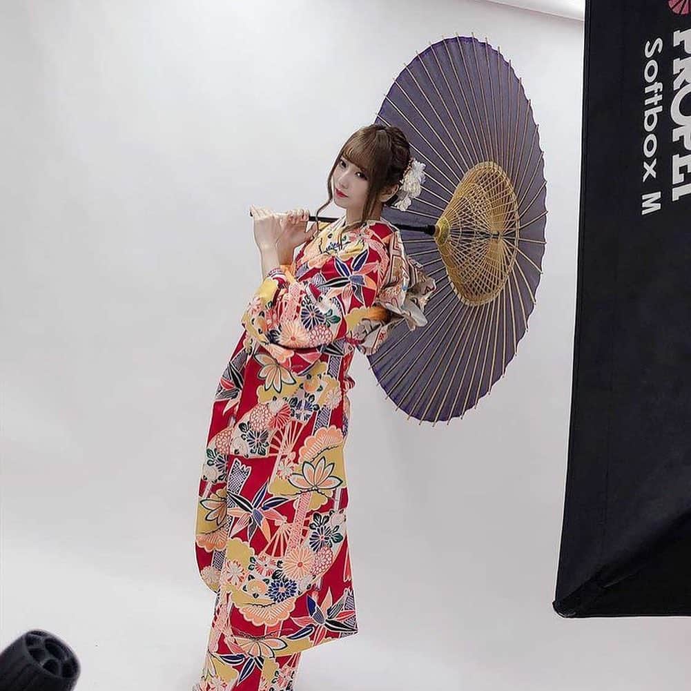 堀内華央理のインスタグラム：「着物撮影風景👘❤️  #kaorihoriuchi #堀内華央理 #bakusutesotokandaicchome #バクステ外神田一丁目 #idol #japaneseidol #tokyo #japan #streamer #twitchstreamer #game #아이돌 #게임 #트위치 #實況主 #偶像 #着物 #kimono #kimonostyle #kimonogirl #japanesekimono」