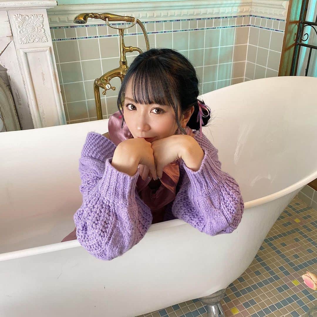 杉山優華のインスタグラム：「🛁🛁🛁 . . . 「ぷにゅ」の個人カットはお風呂で撮影でした🛁 . 映画みたいなバスタブで嬉しかったなあ😳😳😳 . .  #ファッション #おしゃれ #いいね #コーデ #ダイエット #フォロー #撮影 #美容 #今日のコーデ #フォローミー #お洒落 #オシャレ #日常 #コスメ #韓国 #韓国ファッション #fashion #ootd #love #instagood #photooftheda #fashion #beautiful #happy #cute #tbt #like4like #followme #picoftheday #follow」