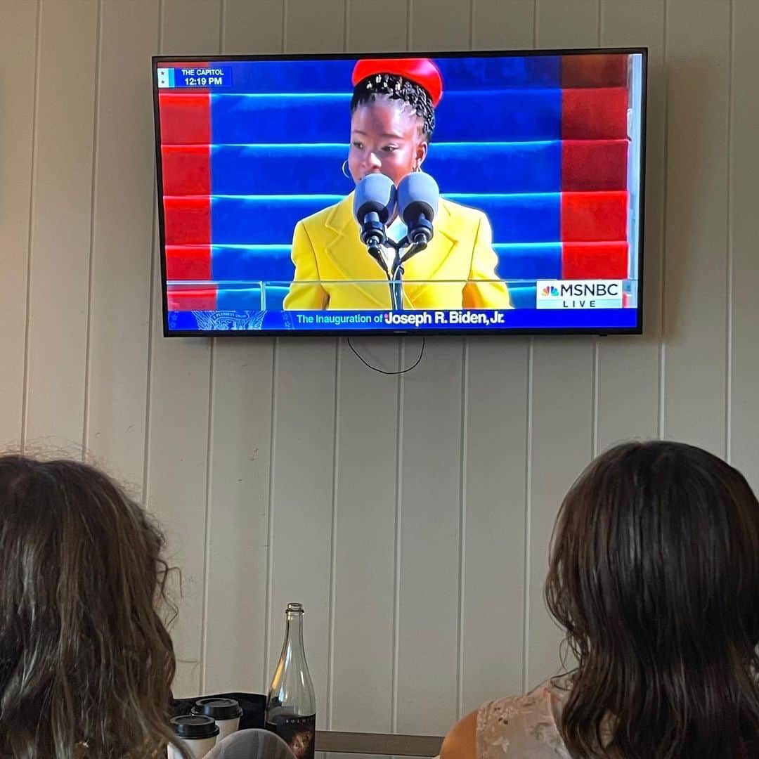 ソフィア・ブッシュさんのインスタグラム写真 - (ソフィア・ブッシュInstagram)「Five years ago, I met a teenage @amandascgorman performing a poem. Since, we have exchanged notes about activism, about leadership, about women using their voices. She is the kind of young woman who offers herself to service. Who desires to both see & aid change. She is a true leader. And today, the world saw her.  I cannot to wait to vote for you someday, dearest. Until then, keep shining 🌟♥️  An excerpt from her brilliance today: “We’ve learned that quiet isn’t always peace. In the norms & notions of what just is isn’t always justice. And yet, the dawn is ours before we knew it. Somehow we do it. Somehow we’ve weathered and witnessed a nation that isn’t broken, but simply unfinished. We, the successors of a country and a time where a skinny black girl descended from slaves & raised by a single mother can dream of becoming president only to find herself reciting for one.  And yes, we are far from polished, far from pristine, but that doesn’t mean we are striving to form a union that is perfect. We are striving to forge our union with purpose. To compose a country committed to all cultures, colors, characters, & conditions of man. And so we lift our gazes not to what stands between us, but what stands before us. We close the divide because we know to put our future first, we must first put our differences aside. We lay down our arms so we can reach out our arms to one another. We seek harm to none and harmony for all. Let the globe, if nothing else, say this is true. That even as we grieved, we grew. That even as we hurt, we hoped. That even as we tired, we tried that will forever be tied together victorious. Not because we will never again know defeat, but because we will never again sow division...  We will not march back to what was, but move to what shall be a country that is bruised, but whole, benevolent, but bold, fierce, and free. We will not be turned around or interrupted by intimidation because we know our inaction & inertia will be the inheritance of the next generation. Our blunders become their burdens. But one thing is certain, if we merge mercy with might and might with right, then love becomes our legacy & change our children’s birthright.” 🙏」1月21日 11時20分 - sophiabush