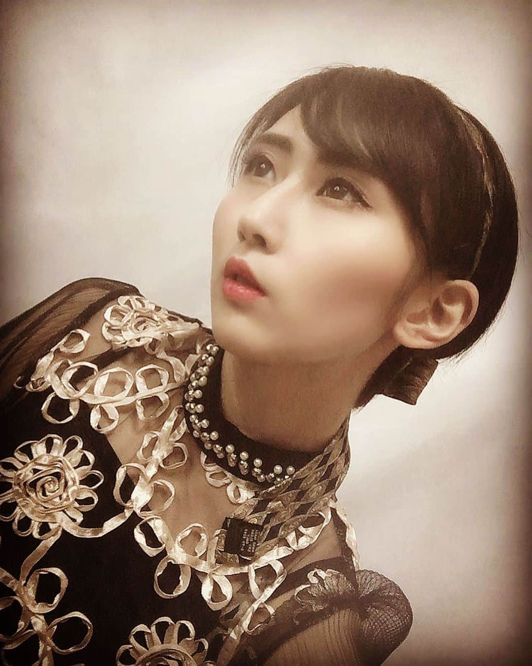 美東澪のインスタグラム：「外人風メイクしてもらいました〜！！  💄 @tomi0624tomi  #グラビア #グラドル #グラビアアイドル #model  #cosplayer  #ショートカット #ショート女子 #80年代風メイク #外国人風メイク  #makeup」