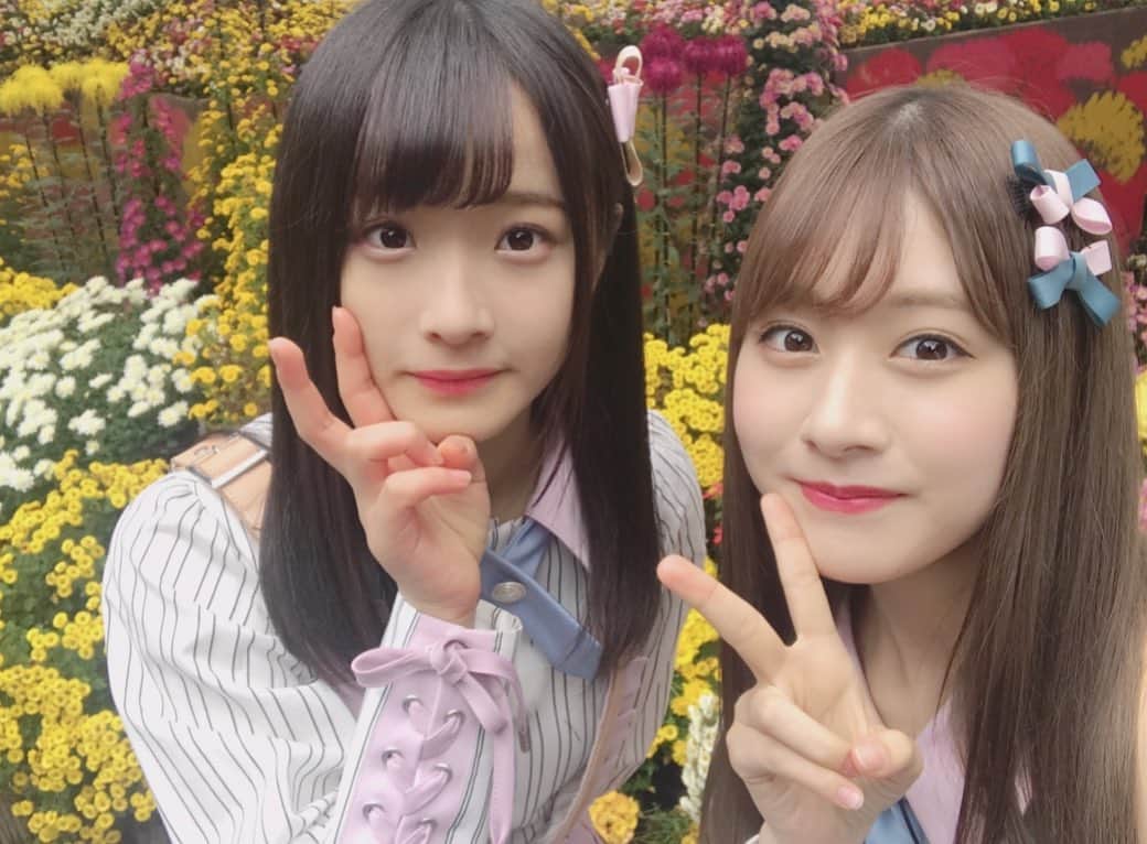 加藤美南のインスタグラム：「やひ🥰 パフォーマンスは見る人を圧倒するってこういう事かと勉強させてもらったし、普段一緒にいて底なしの明るさと元気っ子なところめーっちゃ愛おしくて、大好きなのです🥺 だけど私もやひも人見知りで奥手な部分があるから、卒業までに卒業したい😆笑 やひの見た目も中身も可愛い所がもっと沢山の方に届きますように✨ 大好き❤ずっと応援してます＾＾」