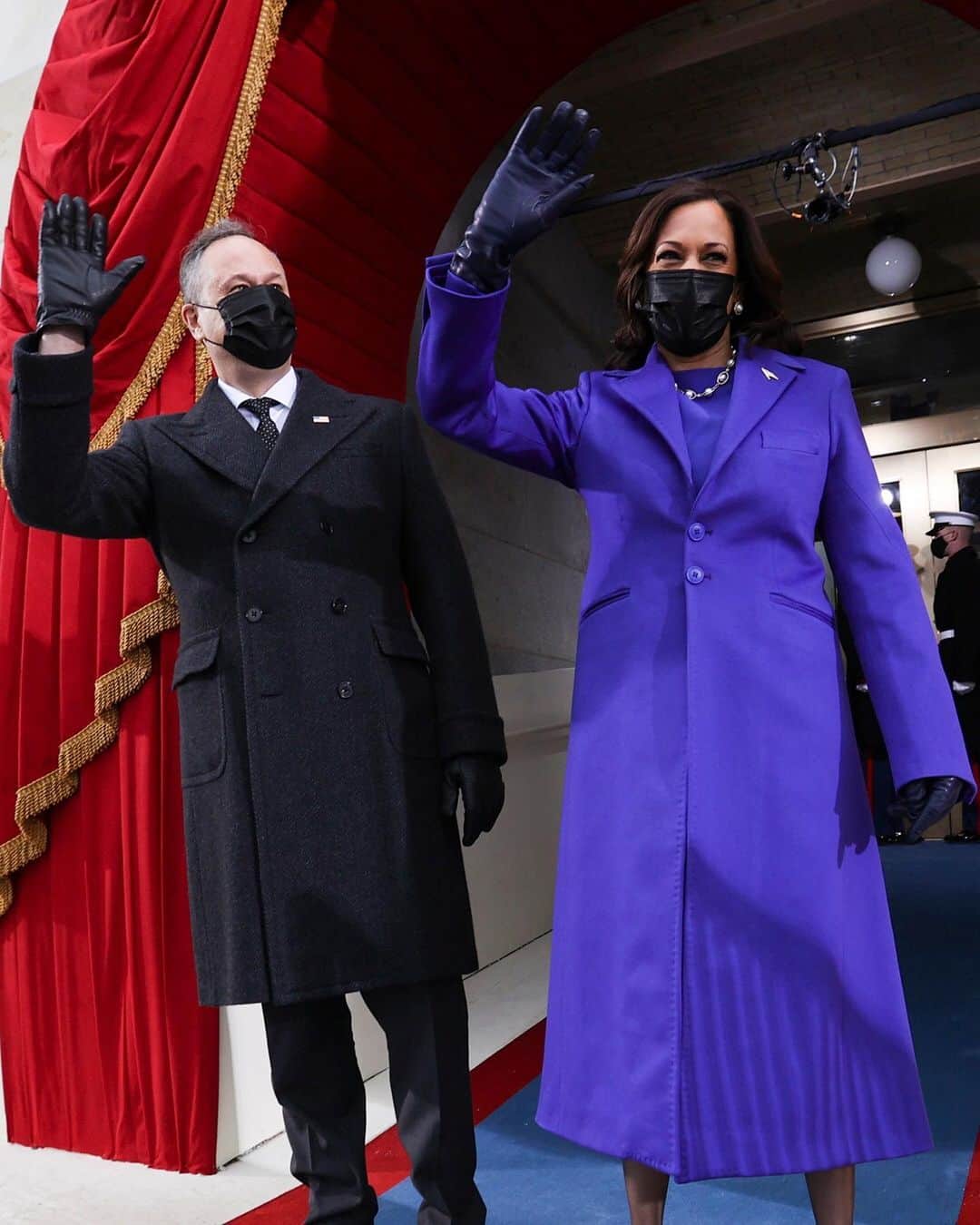 Fashion Weekのインスタグラム：「The color of the day: Purple 💜 With VP @kamalaharris in @christopherjohnrogers, former first lady @michelleobama wearing @sergiohudson, and former secretary of state @hillaryclinton in @ralphlauren, shades of purple were on display as a sign of unity and a nod to the suffragists. 📸 by @gettyimages」