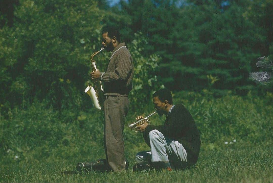 ティファニー・キャデラックのインスタグラム：「🎷🎺 Ornette Coleman + Don Cherry in 1959 Photog: Lee Friedlander」