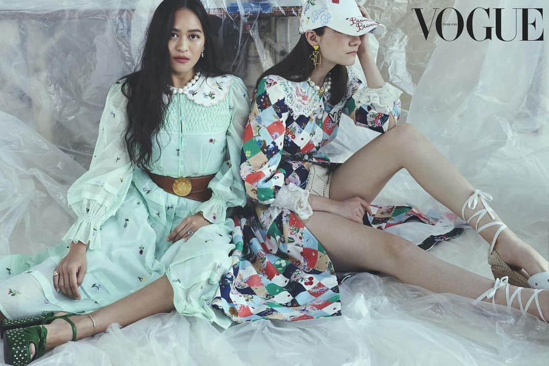 Sretsisさんのインスタグラム写真 - (SretsisInstagram)「Imagining a beautiful future. #Sretsis Creative Director @pimstarr in @voguethailand #VogueVALUES featuring ‘Sretsis Reimagined’ styles from #SretsisRS21  Addressing the issue of sustainability, Pim states, “To me, 100% sustainable fashion is still a long ways to go, but what we can do is be mindful of what we create and be responsible for our materials and waste. My sisters and I have taken a pledge to do our parts in promoting sustainability by ensuring the integrity of design and quality of everything we create. We see Sretsis as being investment pieces you buy and cherish, hopefully wearing for years to come, and one day even passing them on to your children. As a big supporter of vintage, all three of us still rummage through out Mom’s treasures, showcasing the longevity of good design. For #SretsisRS21, designed during the first pandemic lockdown, we refocused on our values of craftsmanship and sustainability, creating meaningful designs from our textile archives.”  Pim is wearing “Bouquet Prairie Dress” from #RS21KissTheWorld made from embroidered archive fabric.  Model is wearing patchwork dress made exclusively for @voguethailand using Sretsis archive fabrics from 5 different collections, and reimagined “Aries Baroque Pearl Necklace” using repurposed ring-turn-pendant and natural pearls.   Photographed by @aekaratt  Fashion Director @pookjongkol  Assistant @tawan___k」1月21日 11時51分 - sretsisofficial