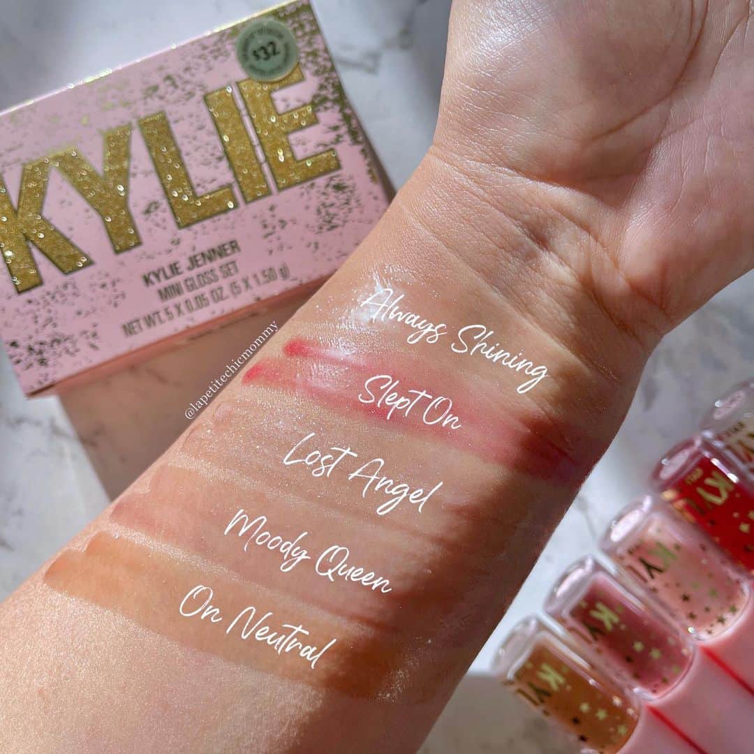 Kylie Cosmeticsさんのインスタグラム写真 - (Kylie CosmeticsInstagram)「swipe for swatches of our @ultabeauty exclusive mini gloss set! 💋💕 grab this must have for $19.20 (originally $32) now on ulta.com 😍 @lapetitechicmommy」1月21日 12時00分 - kyliecosmetics