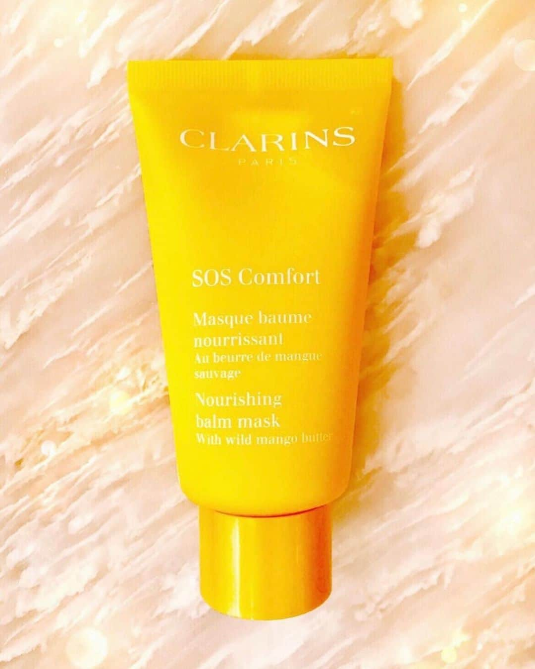 CLARINSさんのインスタグラム写真 - (CLARINSInstagram)「🛁 💛This Nourishing Balm Mask is a 10-minute beauty reset for skin ✨✨✨ Enriched with soothing Wild Mango Butter to soften, comfort and renew #radiance 💛🥭Mango oil helps protect skin against dehydration and restore suppleness. The #creamy formula delivers moments of #pure #relaxation for skin and senses☺️  📷 @lovelyanoli  #clarins #clarinsskincare #skincare #selfcare #transformation」1月21日 12時05分 - clarinsusa