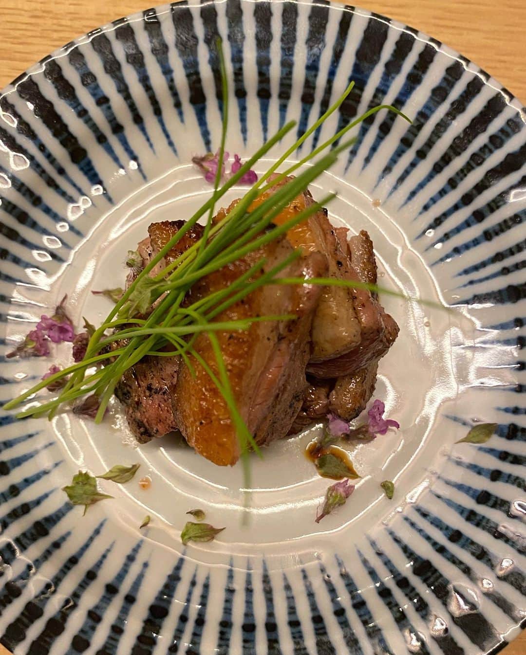 yuiさんのインスタグラム写真 - (yuiInstagram)「. . 伊丹の名店　@itami_torigen へ♡ . ランチタイムでしか食べれない、人気の🍜が、 今だけ残っている日はなんと夜でも頂けるそうで😍❤️ . 念願のラーメン🍜を頂けました😍❤️ . ラッキー🤞🤞🤞❤️ . 今の時期は5000円のコースのみだそうです。大満足🐷 .  . #やきとり鳥源#鳥源#やきとり#伊丹やきとり#yuiログ」1月21日 12時09分 - yuiram