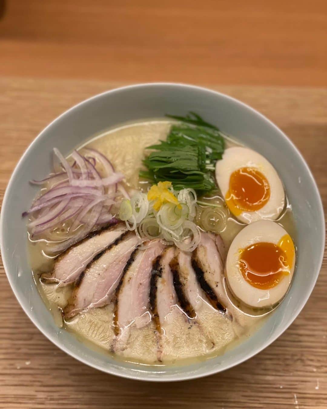yuiさんのインスタグラム写真 - (yuiInstagram)「. . 伊丹の名店　@itami_torigen へ♡ . ランチタイムでしか食べれない、人気の🍜が、 今だけ残っている日はなんと夜でも頂けるそうで😍❤️ . 念願のラーメン🍜を頂けました😍❤️ . ラッキー🤞🤞🤞❤️ . 今の時期は5000円のコースのみだそうです。大満足🐷 .  . #やきとり鳥源#鳥源#やきとり#伊丹やきとり#yuiログ」1月21日 12時09分 - yuiram