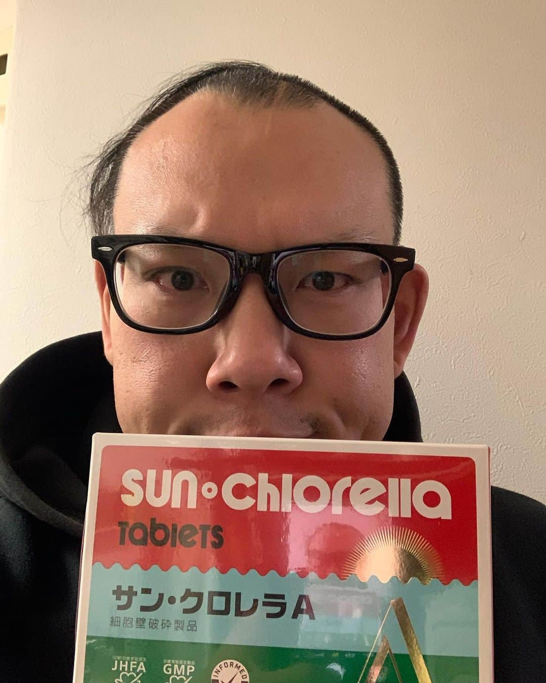 KAZMA SAKAMOTOのインスタグラム：「今日から始めます❗️ 丈夫な身体を😈  #sunchlorella #クロレラ #サンクロレラ #sunchlorellasport  #fitness  #training  #workout  #筋肉 #筋トレ #トレーニング #ジム #ワークアウト  #kazmasakamoto #prowrestling #プロレス #プロレスラー #エニタイムフィットネス #ゴールドジム #DragonGate #ProWrestling #DragonGateNetwork #RED #RealExtremeDiffusion #ドラゴンゲート   @sunchlorella_jp   @SportChlorella」