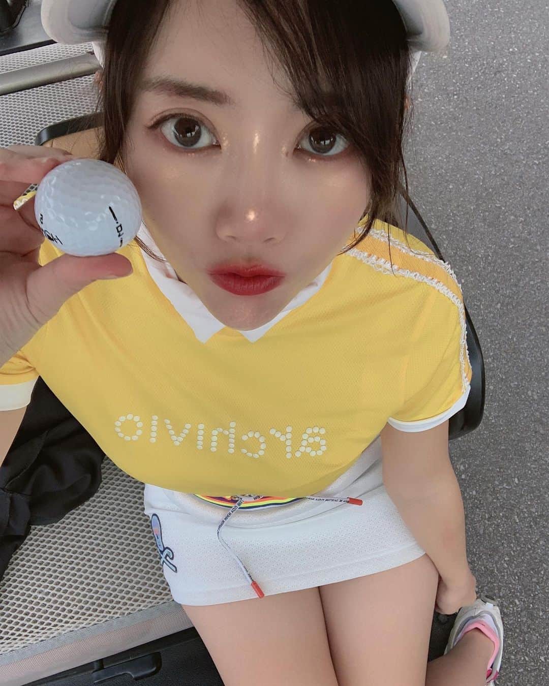 hina2221のインスタグラム：「仕事ちょっと落ちついてきたので ゴルフ練習また再開、がんばる💜 最近下手くそになりすぎて、こないだ120くらい叩いちゃった😭 もともと運動神経わるいから、練習しないとすぐダメになるんだよなー💦 こまたこまた😭😭 . .  #ゴルフ#ゴルフ女子#筋トレ女子#ゴルフウェア#ゴルフコーデ#pxg#ゴルフスイング#スイング動画#ゴルフ練習#ゴルフ好き#インスタゴルフ#ゴルフ仲間#スポーツ女子#스포츠#골프#石川遼#石川遼応援#골프웨어#高尔夫球#golf#golfgirl#golfswing#golfwear#กอล์ฟ @hina22221」