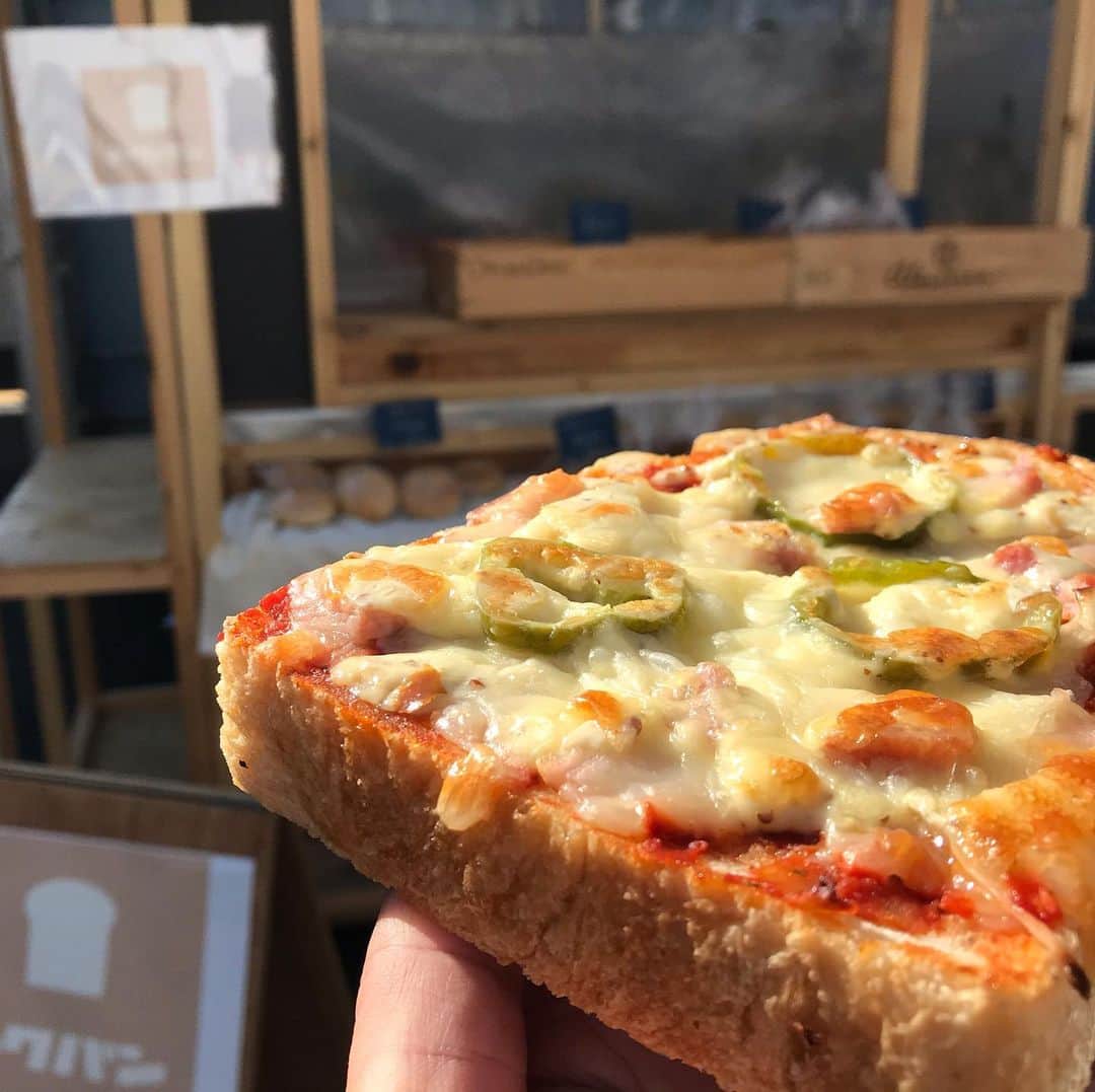 中野耕史のインスタグラム：「ランチ🥪 今日限定で #トクパン 販売中😊 このボリュームで250円‼️ しかもウマウマ🤗 #ストリートテーブル #神戸」