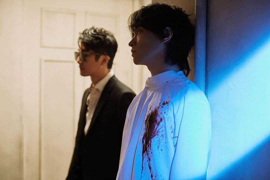 DJトゥーカッツ のインスタグラム：「Epik High - “Rosario” Tablo, Tukutz, Mithra Jin behind the scenes photos ⠀ More photos at facebook.com/epikhigh ⠀ #epikhighishere #epikhigh #에픽하이 #에픽하이10집 #rosario #로사리오 #cl #씨엘 #zico #지코」