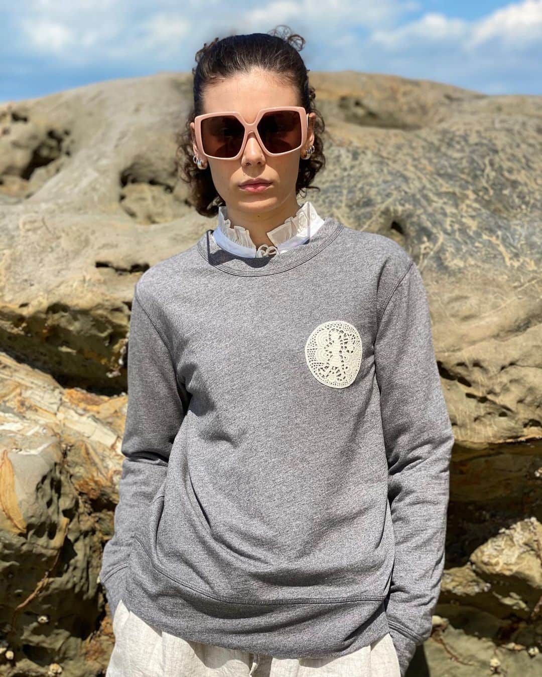カレンウォーカーのインスタグラム：「The Sweatshirt // As with all our sweatshirts and tees current and upcoming these are made from GOTS certified organic cotton grown and produced in India and crafted by our @fairtradecertified partners in Tiruppur.」