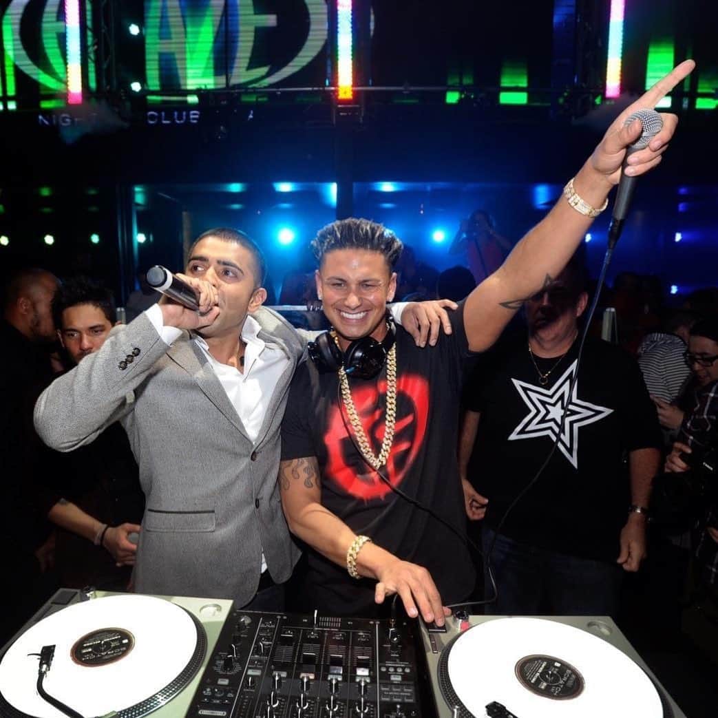 Pauly Dさんのインスタグラム写真 - (Pauly DInstagram)「Happy #nationaldjday To All The DJ's Out There That Love What They Do 🙏🏽🙌🏽」1月21日 12時57分 - djpaulyd