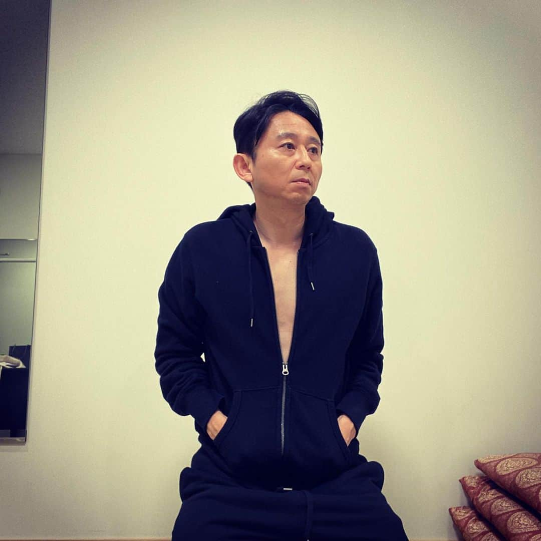 有吉弘行さんのインスタグラム写真 - (有吉弘行Instagram)「今日は米倉涼子ぐらい胸元開けてます。」1月21日 12時58分 - ariyoshihiroiki