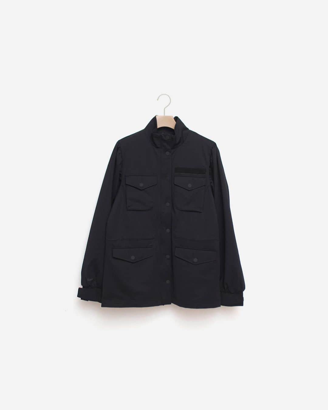 A+Sのインスタグラム：「in stock now  ■NIKE WMNS NSW M65 TECH PACK JACKET COLOR : BLACK SIZE : S - L PRICE : ¥18,000 (+TAX)  アイコニックなミリタリー風スタイルにフェミニンな雰囲気をプラス。 耐候性に優れるストレッチ素材で進化。天候を気にせず、一日を通して活動に集中できるアイテム。シンチウエストと袖のギャザーで、アイコニックなミリタリースタイルをフェミニンにアップデートし、普段使いにも対応。  Add a feminine atmosphere to the iconic military style. Evolved with stretch material with excellent weather resistance. An item that allows you to concentrate on your activities throughout the day without worrying about the weather. Gathered cinch waist and sleeves update the iconic military style to feminine for everyday use.  #a_and_s #NIKE #NIKESPORTSWEAR」