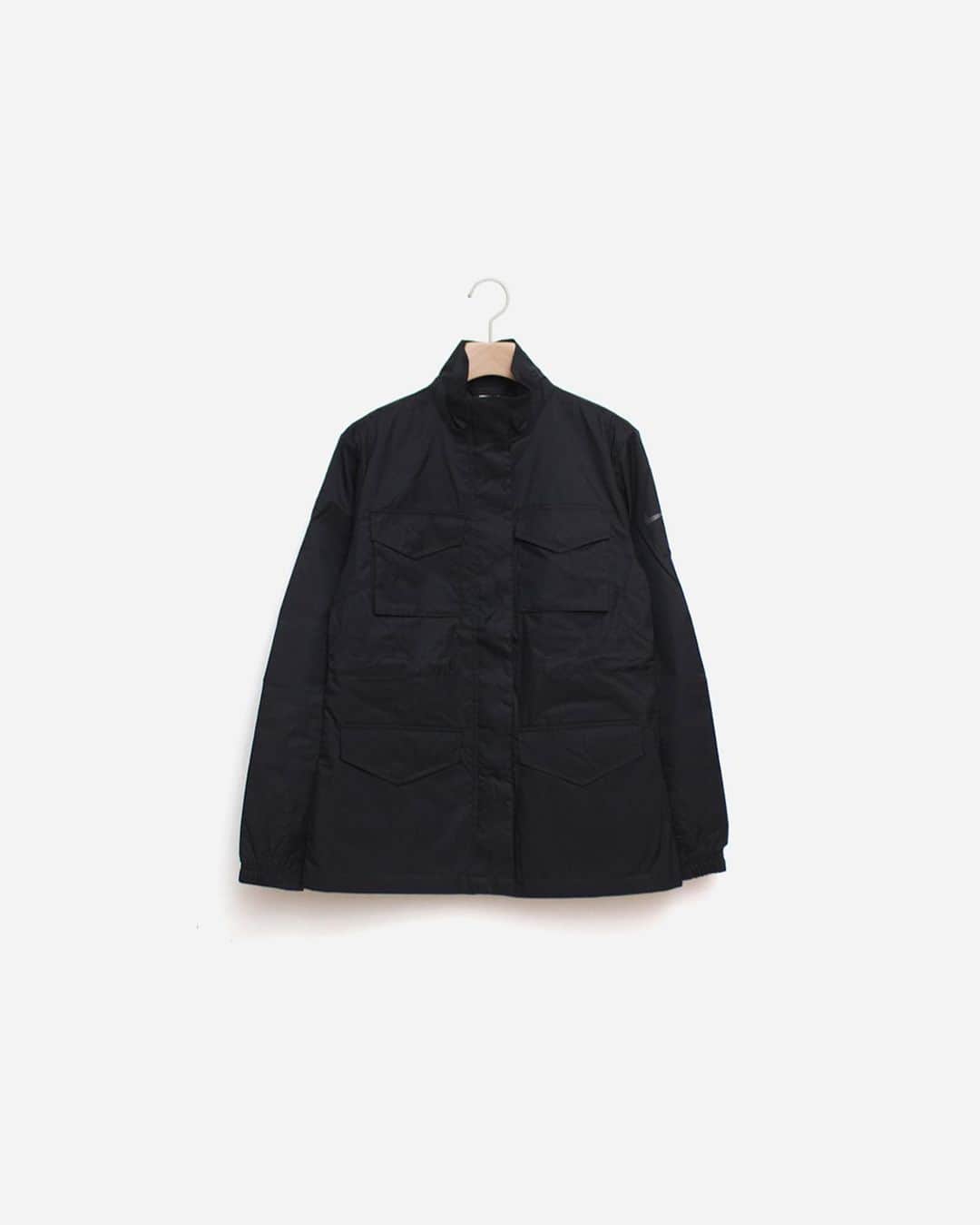 A+Sのインスタグラム：「in stock now  ■NIKE WMNS NSW TRND WOVEN JACKET COLOR : BLACK SIZE : S - L PRICE : ¥13,000 (+TAX)  アイコニックなM65ジャケットの実用的な面にアイディアを得たナイキ スポーツウェア ウーブン ジャケットには4つのフラップポケットを採用したストームフラップのモックネックデザイン仕上げ。 悪天候にも対応するNike レペル素材で冷たい雨の日に理想的なレイヤーです。  Inspired by the practical aspects of the iconic M65 jacket, the Nike Sportswear Woven Jacket has a storm flap mock neck design finish with four flap pockets. The Nike Lepel material is ideal for cold, rainy days in bad weather.  #a_and_s #NIKE #NIKESPORTSWEAR」