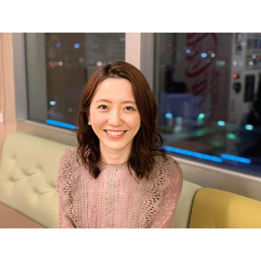 内田嶺衣奈さんのインスタグラム写真 - (内田嶺衣奈Instagram)「遅ればせながら、、 週末のイット！で着用した衣装です👗＊ 柔らかい色味、パフスリーブに繊細なレース、 どちらも好きな衣装でした☺️💕  カメラが得意！と話す仲良しの女性スタッフ💃の方が撮ってくれました📷 たしかに素の表情がおさめられている気が…🤭✨  #衣装 #Newsイット！ #ポートレート機能ってすごい #3枚目はちょっと半目 #雫型のイヤリングもお気に入り #💧」1月21日 13時17分 - reina.uchida