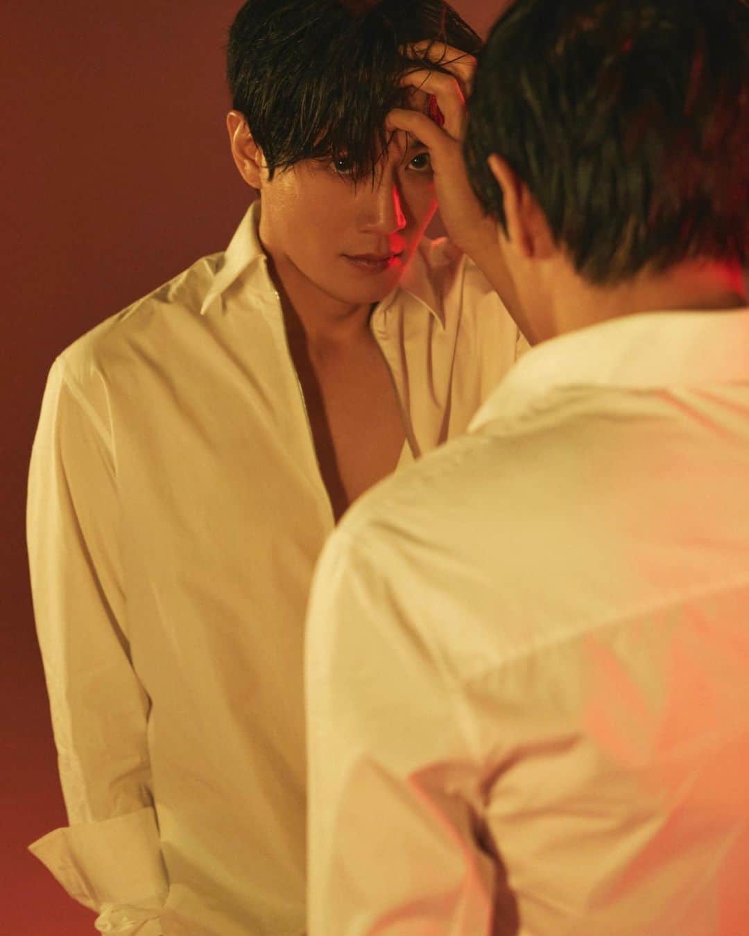 キム・レウォンのインスタグラム：「나 걷고 있는 사이.. 어디까지 달려간거야? 역시 최고~ @zooyonggyun  축하해🎉」