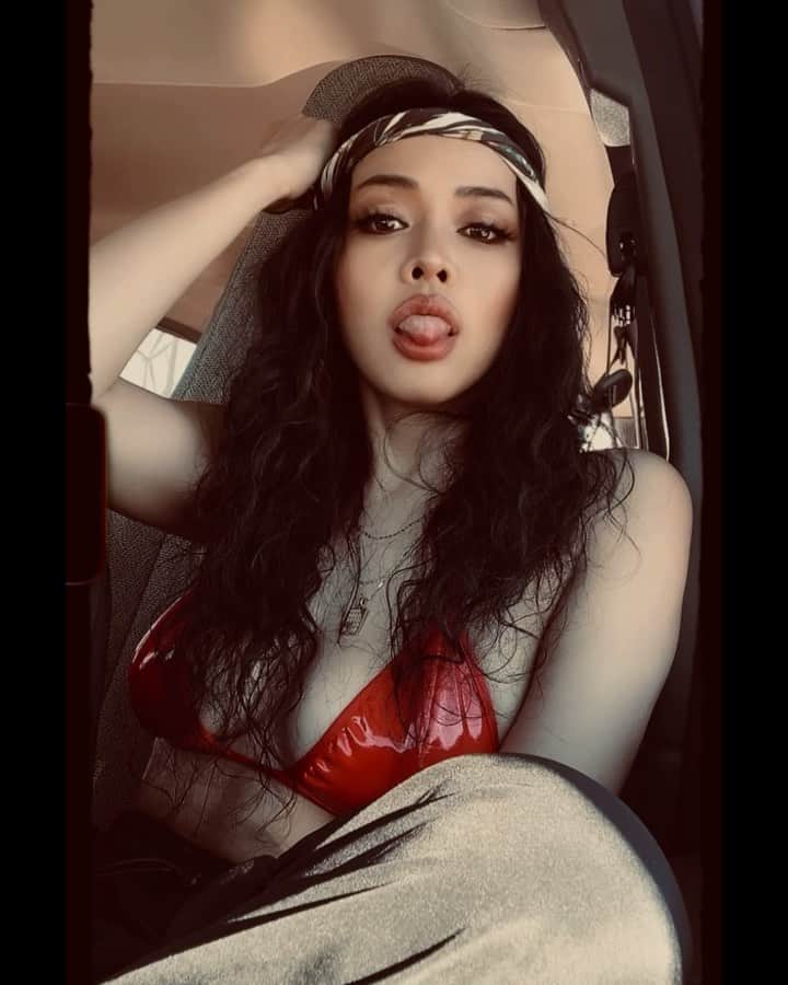 マアサ・イシハラのインスタグラム：「How many road trips have you done during this pandemic?🚗🛻🚕」