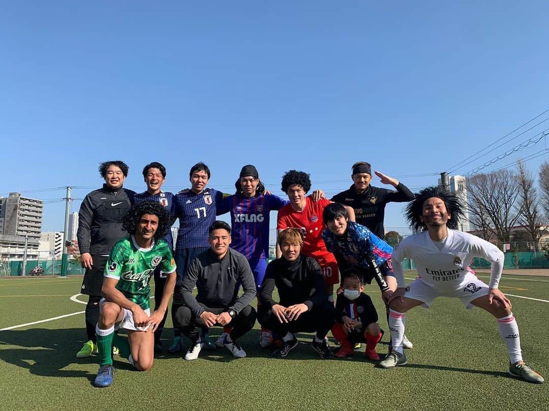 のインスタグラム：「ソサイチゲーム大会！ 先日、日本一になったエルアグアさん主催で4チームで楽しく厳しくソサイチ！ 、 ソサイチは、フットサルよりも広いので走る距離も増え、サッカーより狭いのでプレッシャーが早いという感じです！ シーズンオフなので、現役選手も来ていてかなりハイレベル笑 、 、 #ものまねJAPAN#みどりかわたけし#槙野智章　選手#ソサイチ#エルアグア#サッカー#日本代表」