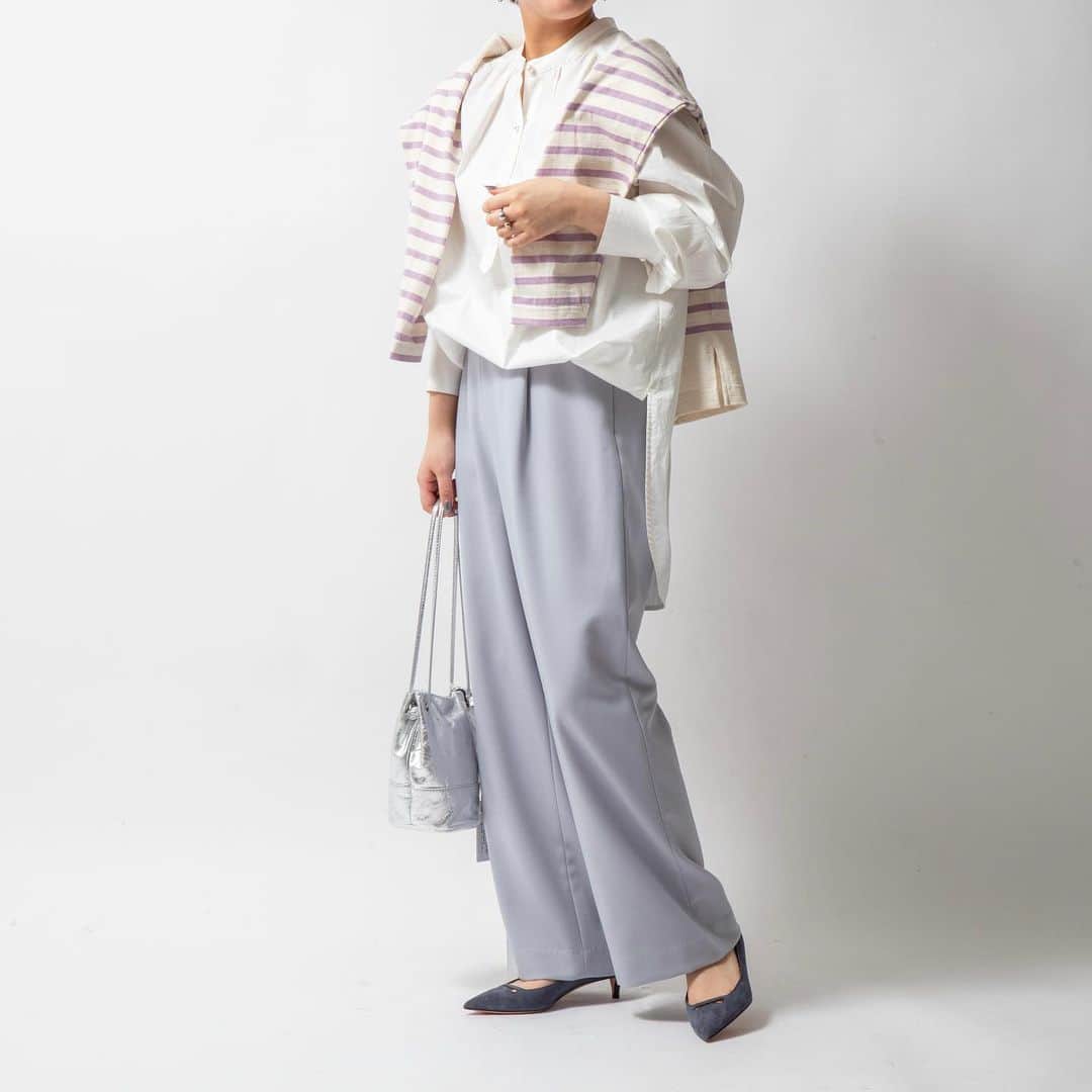 NOLLEY'S ノーリーズさんのインスタグラム写真 - (NOLLEY'S ノーリーズInstagram)「\春まで着まわせる！セール服🌷/﻿ ﻿ 今セールで買うなら春まで使えるアイテムが狙い目！！﻿ ﻿ ﻿ コンパクトツイルバックオープンシャツ﻿ 0-0035-6-01-001﻿ ¥13,750 税込 →¥10,230 税込 25% OFF﻿ ﻿ ﻿ ウールライクインゴムパンツ﻿ 0-0035-5-09-001﻿ ¥10,560 税込 →¥8,360 税込 20% OFF﻿ ﻿ ﻿ 【Le minor/ルミノア】GRAND COPAN﻿ 0-0255-5-03-001﻿ ¥15,400 税込 →¥12,320 税込 20% OFF﻿ ﻿ ﻿ ーーーーーーーーーー﻿ ﻿ 店頭ではセール対象外の商品も特別に10%OFFとなります！﻿ 詳しくはスタッフまでお問い合わせください。﻿ ﻿ ※店頭では新型コロナウイルス感染拡大防止に向けた取り組みを行っております。﻿ ご協力をお願い致します。﻿ ﻿ ﻿ ﻿ ﻿ ☑︎ノーリーズ公式オンラインサイトNOLLEY'S MALL送料無料キャンペーンを開催しております！﻿ また、スペシャルクーポンイベントも行っております。詳しくはNOLLEY'S MALLをご覧下さい。﻿  ﻿ ﻿ ﻿ ﻿ 【ノーリーズ公式LINEアカウントはじめました!!】﻿ ﻿ 最新のイベント情報やお得な情報などを﻿ お届けしていきます♪﻿ ﻿ ﻿ この機会に、ぜひ友だち登録してくださいね。﻿ ﻿ @nolleys_official﻿ ﻿ で、ぜひID検索お願い致します！﻿ ﻿ ﻿ #nolleys#nolleyssophi#ノーリーズ#ノーリーズソフィー#着回し#2021SS#サテンスカート#シャツコーデ#spring#お買物#おうちコーデ#コーディネート#休日コーデ#カジュアルコーデ#今日の服#大人コーデ#大人女子#レイヤードスタイル#華やかコーデ#コーディネート#今日のファッション#春コーデ#パール釦シャツ#春先取り#ルミノアボーダー」1月21日 13時39分 - nolleys_official