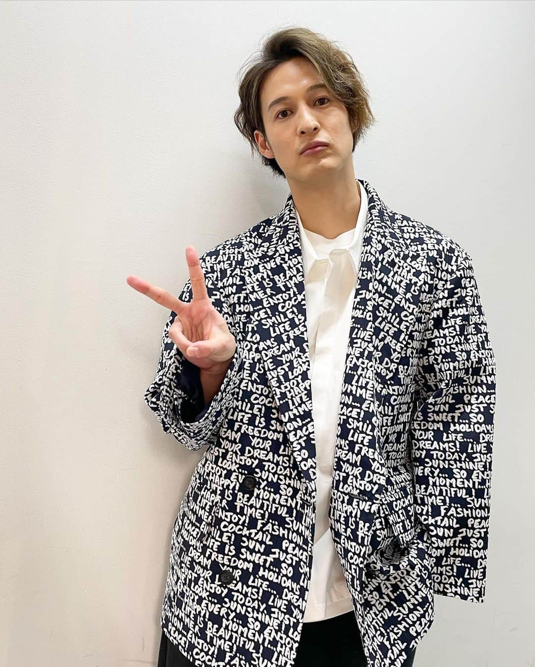 シュネルのインスタグラム：「ダウンタウンDXを観てくださった皆さんありがとうございます！  収録は緊張しましたが、憧れのダウンタウンさんの前でものまねを披露できて凄く貴重な経験をすることが出来ました！  また、出演させて頂ける様に、これからも頑張っていきたいと思います！  #ダウンタウンDX #ものまね #シュネル」