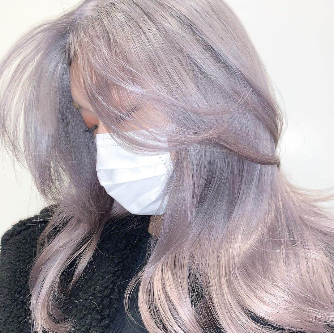 原涼香のインスタグラム：「𝐩𝐥𝐚𝐭𝐢𝐧𝐮𝐦 𝐛𝐥𝐨𝐧𝐝 🤍 ✖︎ Layer cut 网红🇨🇳ちゃんのような上品ハイトーンに 色気の出るレイヤーカット  何回も通っていただけているお客様❤︎ ㅤㅤㅤㅤㅤㅤㅤㅤㅤㅤㅤㅤㅤ 3枚目の画像はimageであり私が担当したものではございません。」
