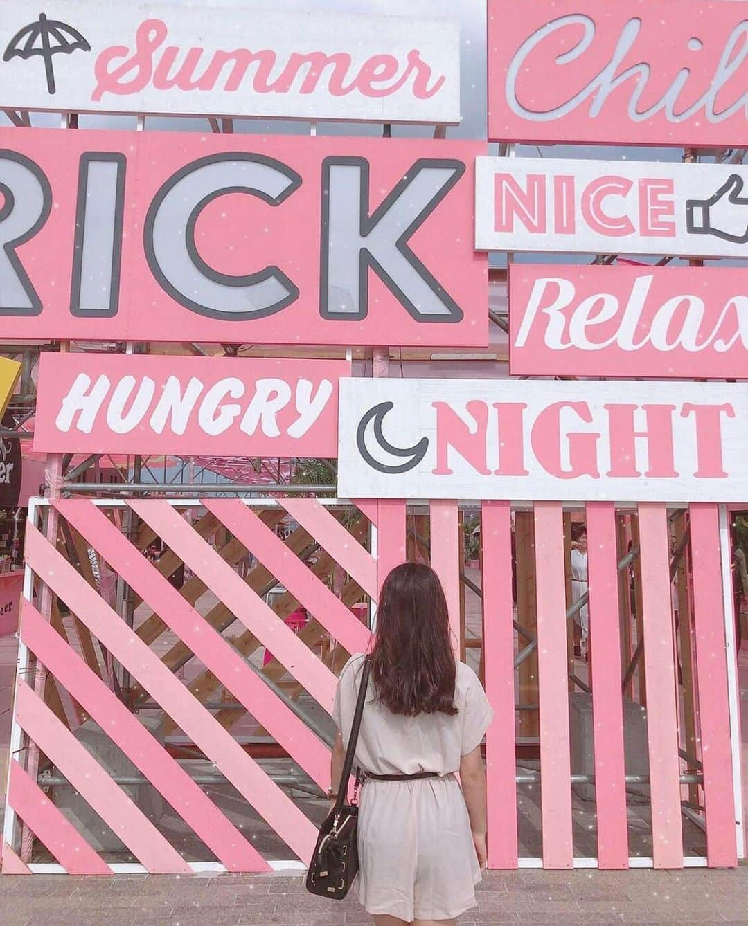 れいのインスタグラム：「﻿ ﻿ 横浜の夜景すごくきれいだった🌙.*·̩͙﻿ ﻿ #redbrickbeach #bayquarter #illumination #pink #beach #happy #fun #instagood #instalike #ootd」