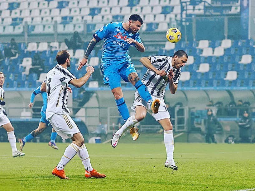 のインスタグラム：「Voltiamo pagina e ripartiamo più forti e più determinati.  #forzanapolisempre 💙」