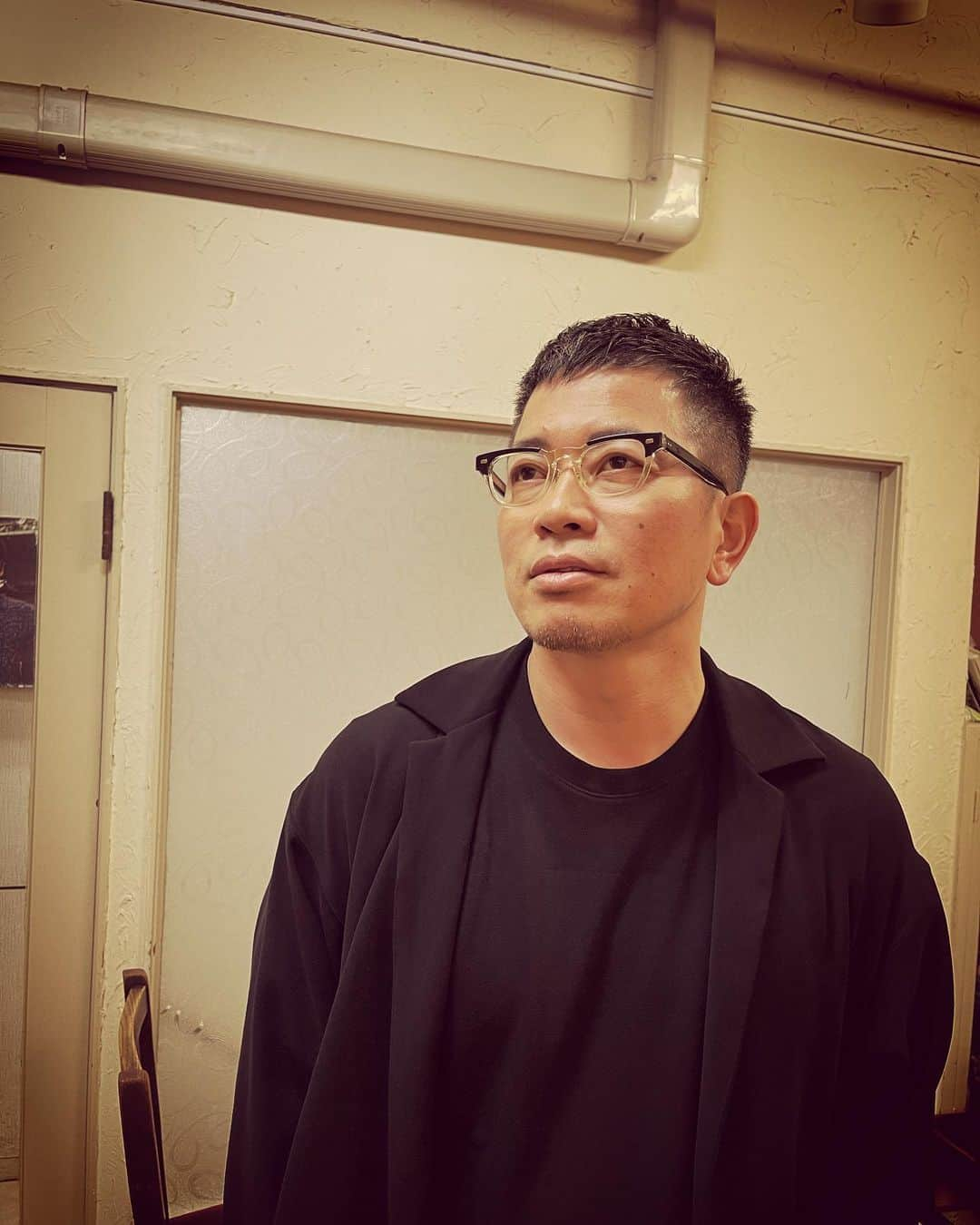 杉本知香さんのインスタグラム写真 - (杉本知香Instagram)「宮迫さんの短髪、評判かなりよくて嬉しい😊 自分セットもかなり楽チンヘア😆 癖毛ならではの髪型✂️✨ 前髪下げてもかっこいい😊✂️✨🦍 白髪がチラチラあるけど、これはこれでシブくていいかと✨🦍✨ ※整髪料付けないで前髪揃えると、ほぼ原西🦍  #中目黒美容室#ほぼ原西 #宮迫博之#宮迫さん #宮迫です #YouTube #梨泰院クラス#パクセロイ#原西前髪 🦍」1月21日 23時11分 - sugimotoc