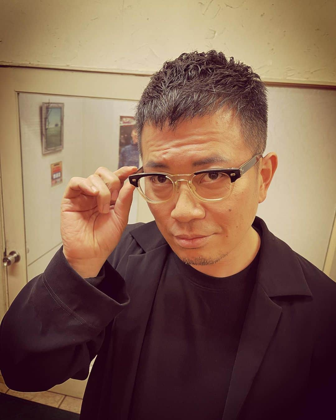 杉本知香さんのインスタグラム写真 - (杉本知香Instagram)「宮迫さんの短髪、評判かなりよくて嬉しい😊 自分セットもかなり楽チンヘア😆 癖毛ならではの髪型✂️✨ 前髪下げてもかっこいい😊✂️✨🦍 白髪がチラチラあるけど、これはこれでシブくていいかと✨🦍✨ ※整髪料付けないで前髪揃えると、ほぼ原西🦍  #中目黒美容室#ほぼ原西 #宮迫博之#宮迫さん #宮迫です #YouTube #梨泰院クラス#パクセロイ#原西前髪 🦍」1月21日 23時11分 - sugimotoc