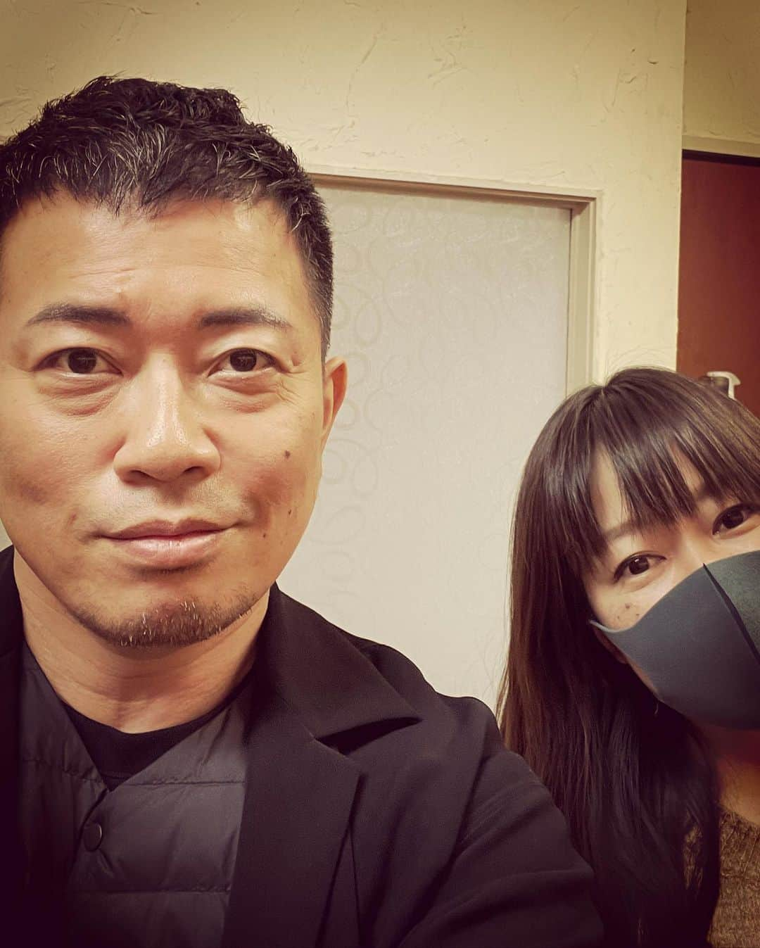 杉本知香さんのインスタグラム写真 - (杉本知香Instagram)「宮迫さんの短髪、評判かなりよくて嬉しい😊 自分セットもかなり楽チンヘア😆 癖毛ならではの髪型✂️✨ 前髪下げてもかっこいい😊✂️✨🦍 白髪がチラチラあるけど、これはこれでシブくていいかと✨🦍✨ ※整髪料付けないで前髪揃えると、ほぼ原西🦍  #中目黒美容室#ほぼ原西 #宮迫博之#宮迫さん #宮迫です #YouTube #梨泰院クラス#パクセロイ#原西前髪 🦍」1月21日 23時11分 - sugimotoc