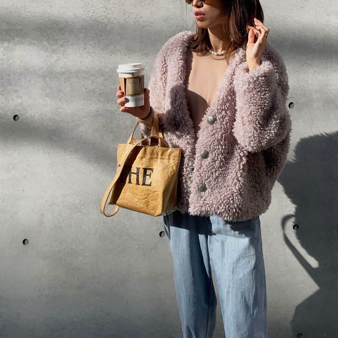 eiko kagamiのインスタグラム：「. . 今日は一気に物事が進んだ日🌹 進むときって本当にスムーズにいくものだなぁ。 おかげで脳内すらも整った気がする😇 クリアな状態で眠れるって嬉しい☺️ . . . . . #大人カジュアル #カジュアルコーデ #デニムコーデ #アラフォーコーデ」