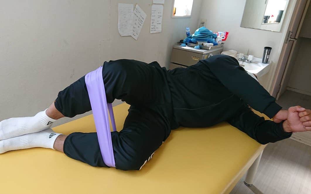 棚橋弘至さんのインスタグラム写真 - (棚橋弘至Instagram)「#菅野トレーナー と #YOH くんと 膝周りと  #体幹トレーニング 1時間👍」1月21日 23時22分 - hiroshi_tanahashi