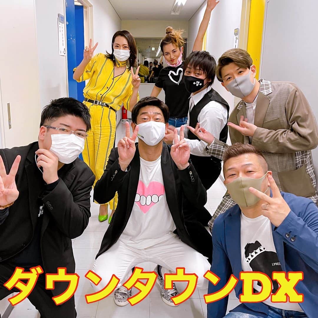 のインスタグラム：「ダウンタウンDXありがとうございました！！🤣2度目のDX、本当に楽しかった。また出たいし松岡さんや横山さんに感謝です！😊. . . てか、この衣装良くない？^ ^ . . #ダウンタウンDX #むらせ #ものまね #原口あきまさ さん #ミラクル さん #古賀シュウ さん #みかん さん #gたかし さん #uiui先輩」