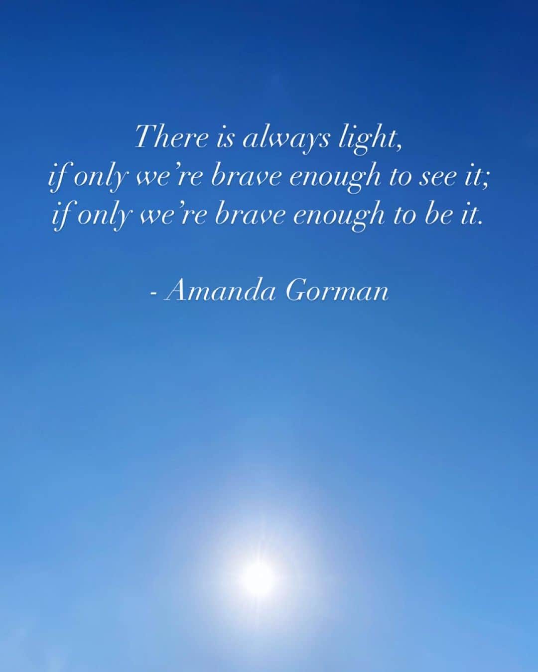 雅-MIYAVI-さんのインスタグラム写真 - (雅-MIYAVI-Instagram)「Strong words from @amandascgorman the youngest inaugural poet in the US history. A new day, a new light. アメリカ大統領就任式でのアマンダ・ゴーマンさんの力強い言葉です。「光はいつもそこにある。私たちにそれを見る勇気があれば。私たちに光になる勇気があれば。」🙏🏻🙏🏻😌#TheHillWeClimb」1月21日 23時26分 - miyavi_ishihara