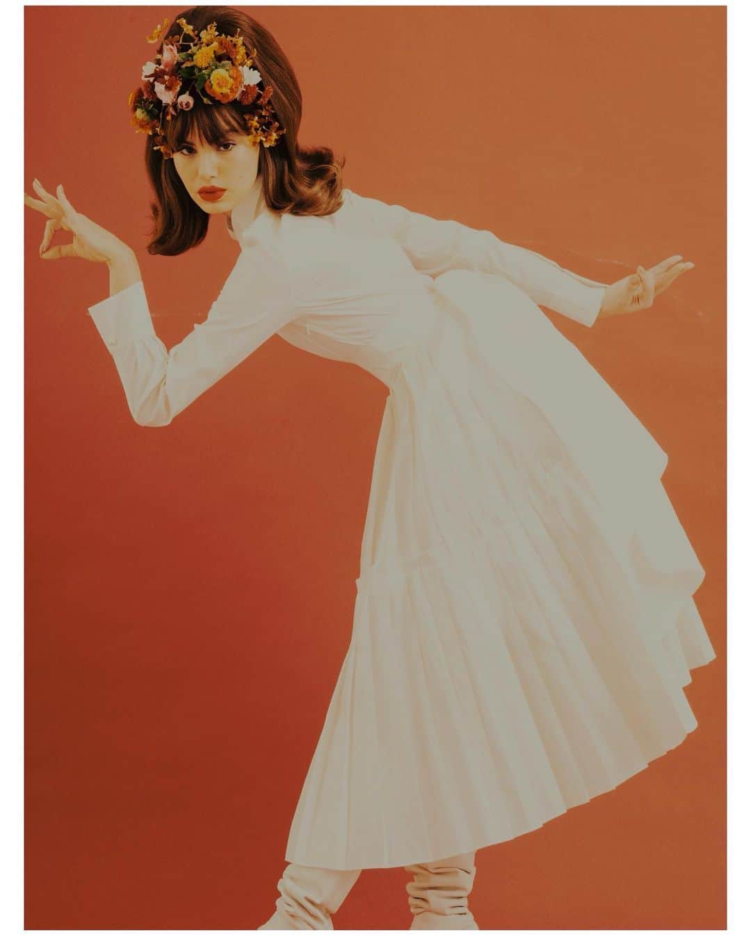Camila Queirozのインスタグラム：「@voguebrasil + @carolinaherrera  JAN/21 🌹」
